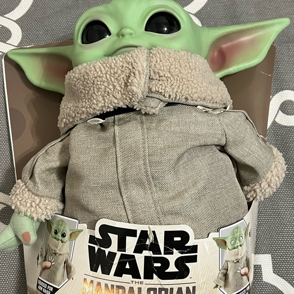 Star Wars Mandalorian - Squeeze and Blink Grogu !!😍 - Picture 2 of 7